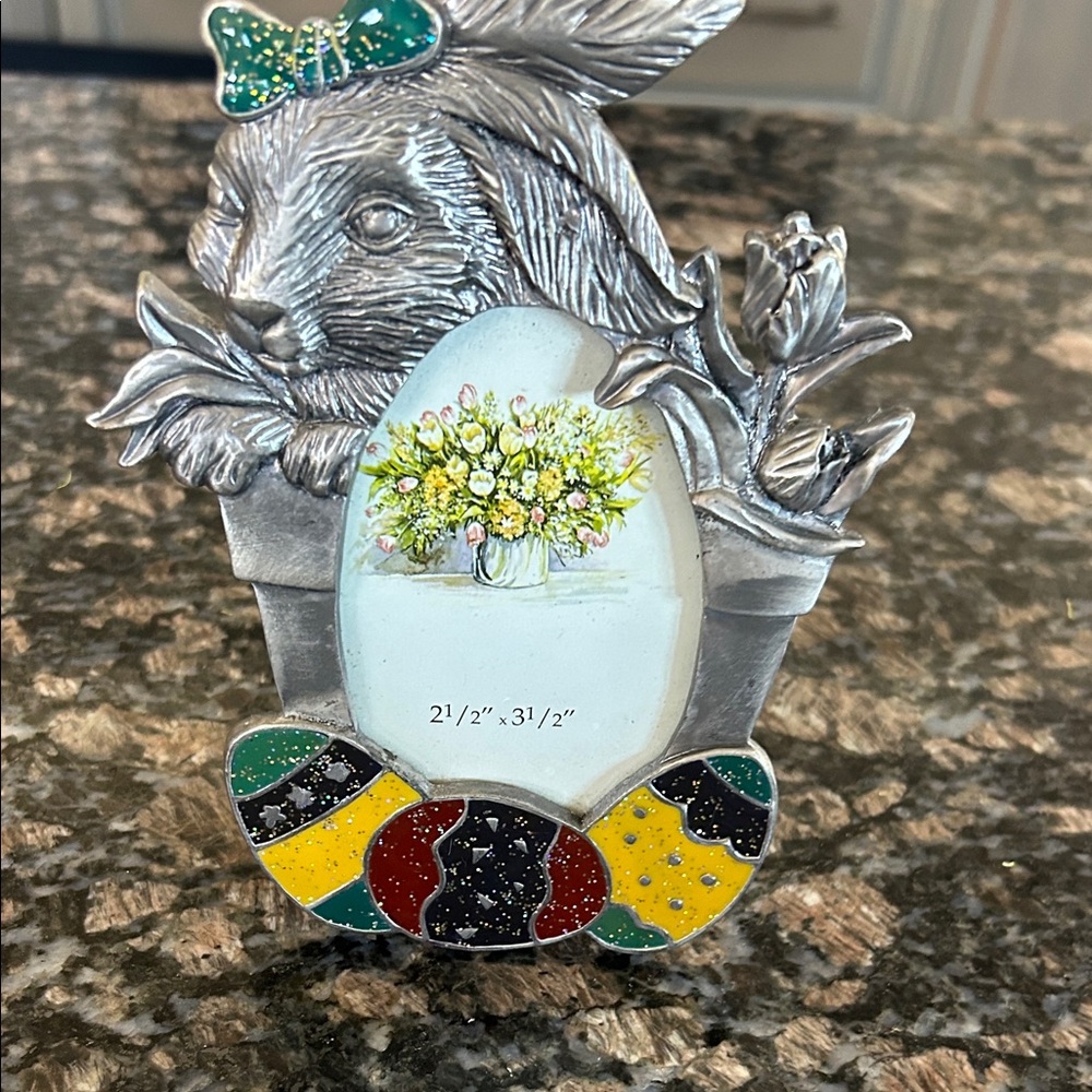 WELFORTH VINTAGE PEWTER BUNNY THEMED PICTURE FRAME  2.5x3.5 PHOTOS